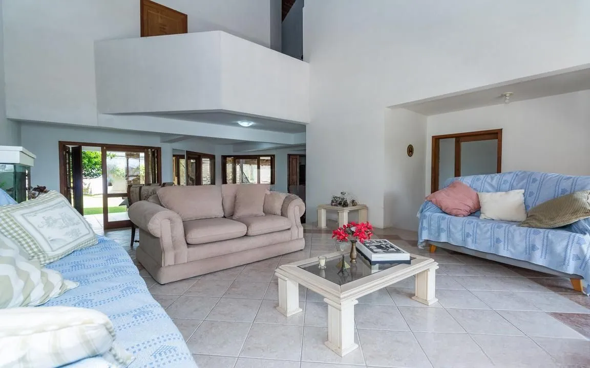 Imagem Casa térrea com 5 dormitórios, 2 suítes, 3 vagas.