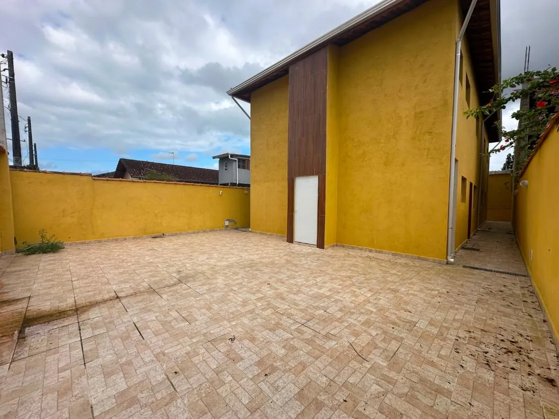 Foto do imóvel CASA NOVA SOBREPOSTA A VENDA LADO PISTA NO NOVA ITANHAEM FINANCIAMENTO BANCARIO