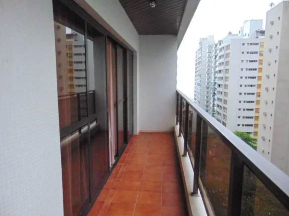 Imagem Pitangueiras - Uma quadra do mar, com maravilhosa vista, 2 vagas de garagem, churrasqueira salão de jogos e academia.