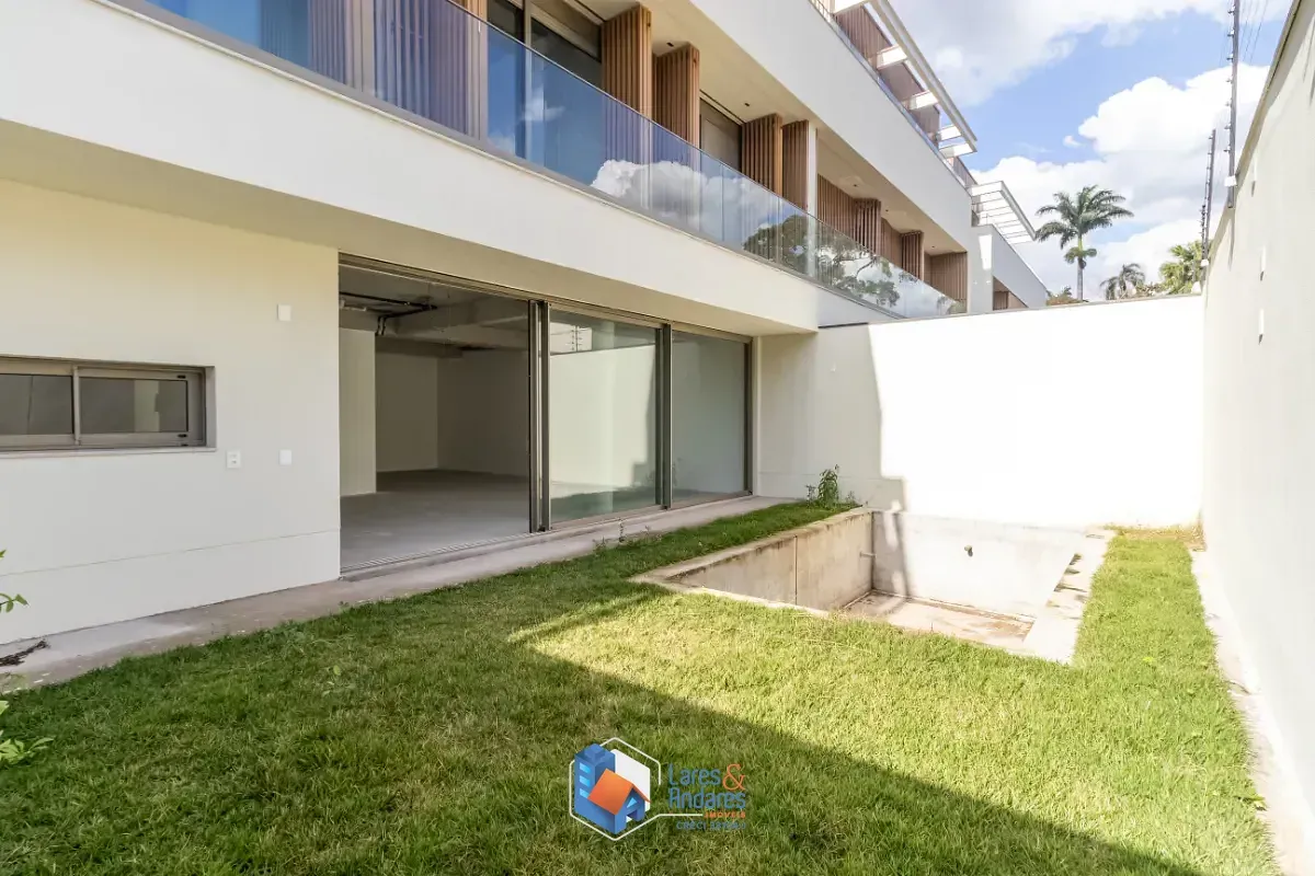 Imagem Casa no condomínio CONDOMÍNIO KINÁ ALTO DE PINHEIROS para venda com 4 quartos, sendo 4 suítes, 584m²
