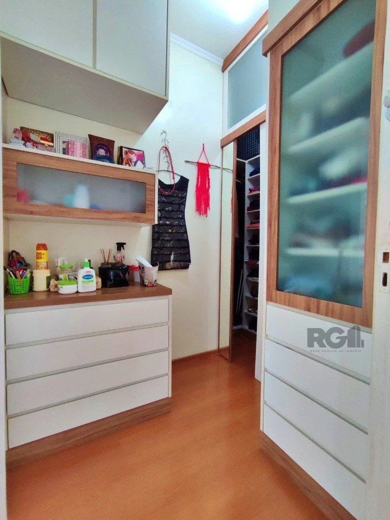 Imagem Casa 4 quartos no bairro Partenon, em Porto Alegre