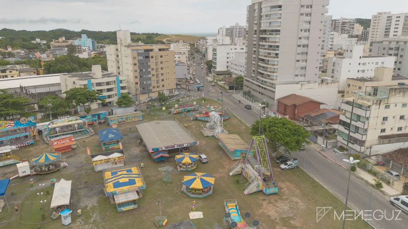 Imagem Casa na Av. Copacabana - Praia do Morro | 4 quartos (suíte) + casa 2 quartos nos fundos | 360 m² de terreno | 6 vagas