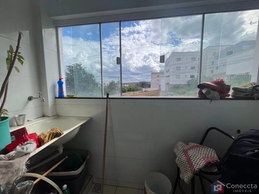 Imagem Apartamento com 2 dormitórios à venda, 69 m² por R$ 250.000,00 - Laranjeiras - Patos de Minas/MG