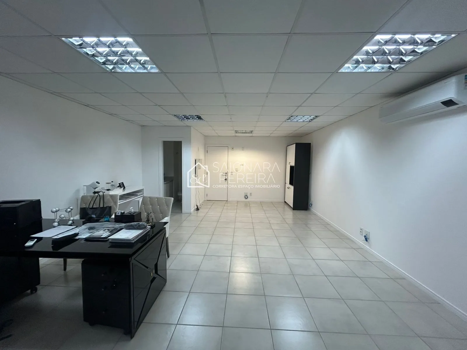 Imagem SALA COM DUAS VAGAS DE GARAGENS- CENTRO DE FLORIANOPOLIS