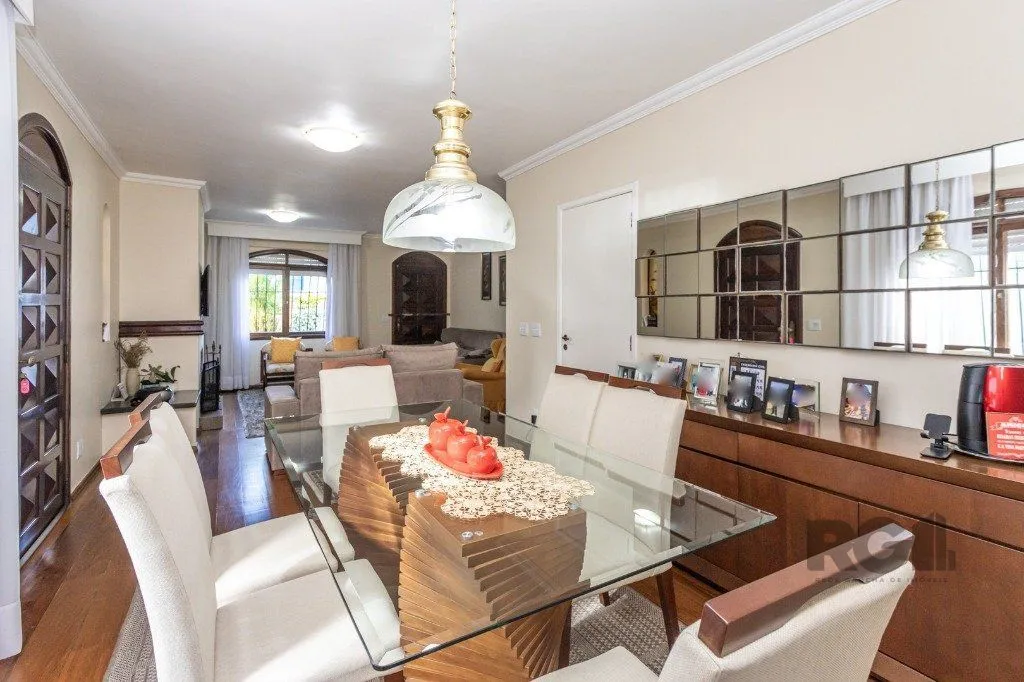 Imagem Casa no bairro Vila Ipiranga de 3 dormitórios e 3 vagas