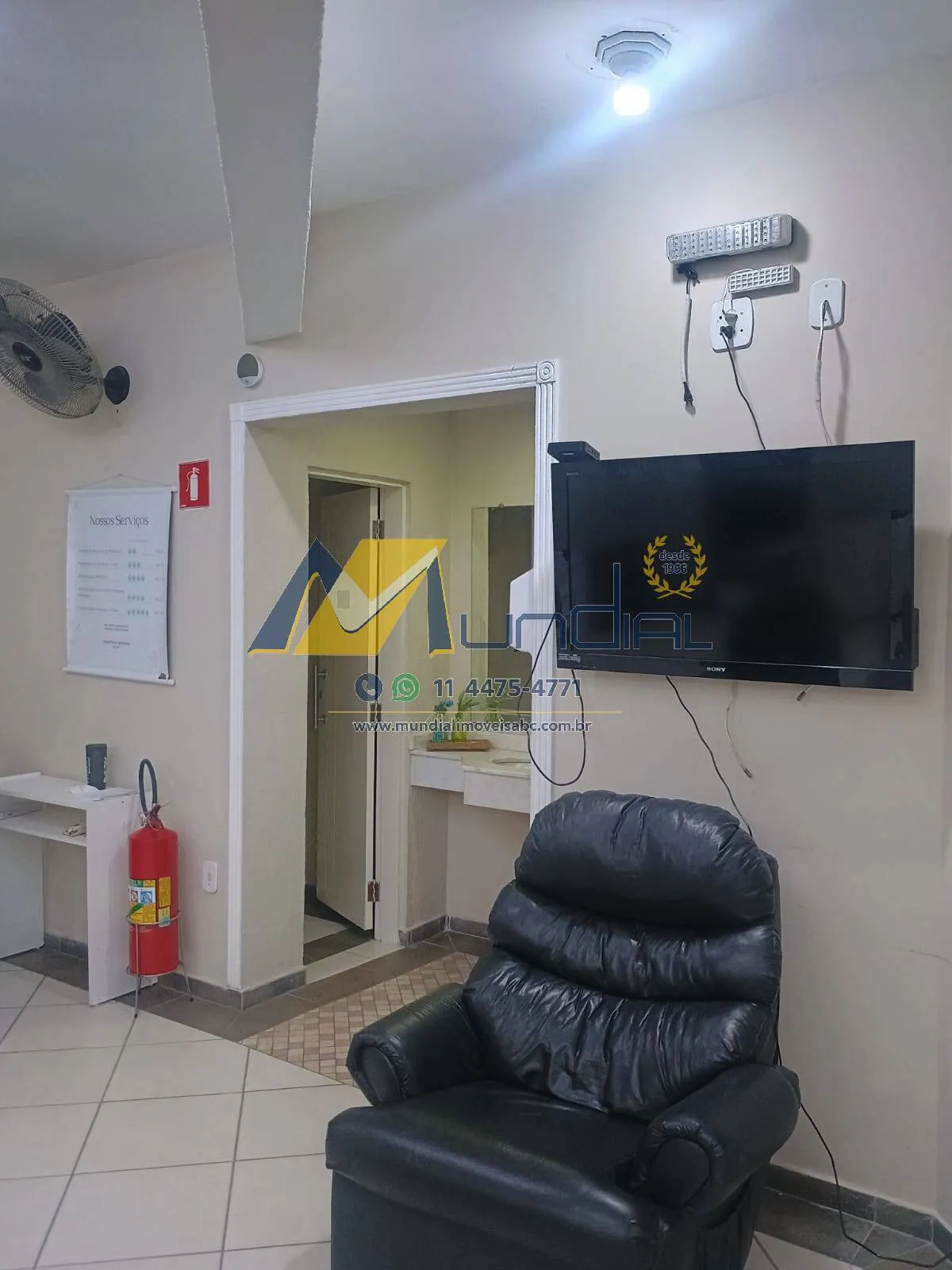 Imagem Salão Comercial 242 m² com 8 Vagas no Bangu, Santo André.
