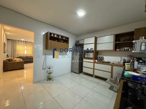 Imagem CASA COM 3 QUARTOS, 1 SUÍTE, VEREDA DA CRUZ, COND. FECHADO ACEITA CARRO