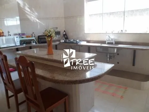 Imagem CASA A VENDA EM MOGI DAS CRUZES LOCALIZADO NO CONDOMÍNIO MONTEREY VILLE COM A/T: 600m² A/C: 390m² distribuídos em 3 suítes, sala de estar, sala de jan
