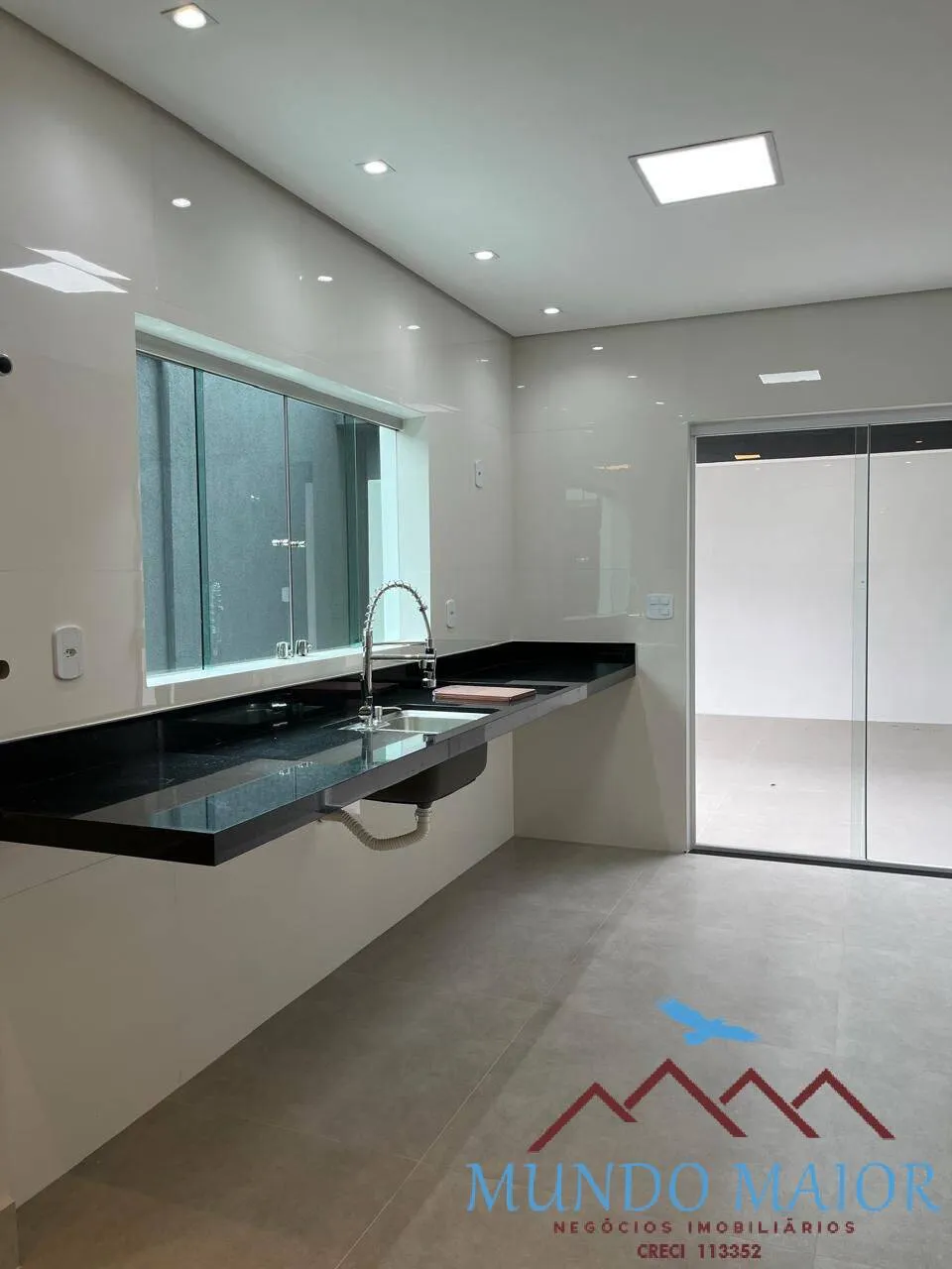 Imagem Sobrado novo 180m2 - 3 dormitorios e 2 vagas e 1 suite - R$ 750.000.00