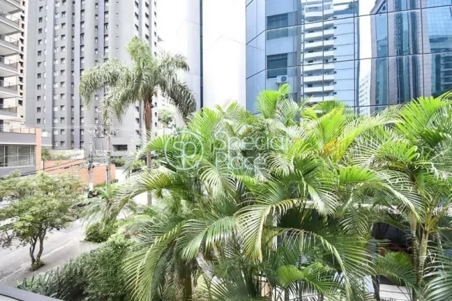 Imagem Ap reformado e moderno em predinho super charmoso dos anos 60. São 102m² de área privativa, 2 dor...