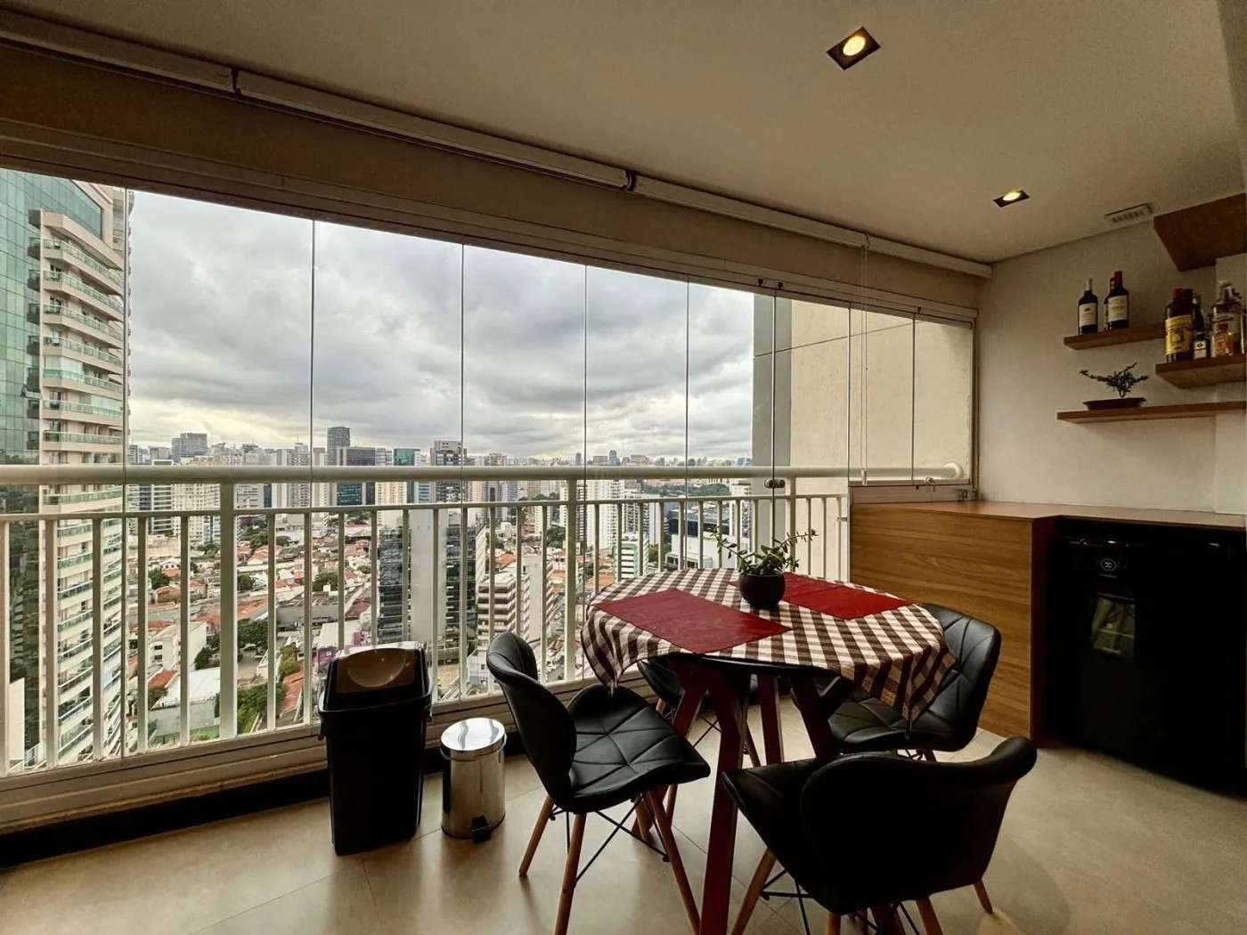 Imagem Apartamento para Venda em São Paulo, Pinheiros, 1 dormitório, 2 banheiros, 1 vaga