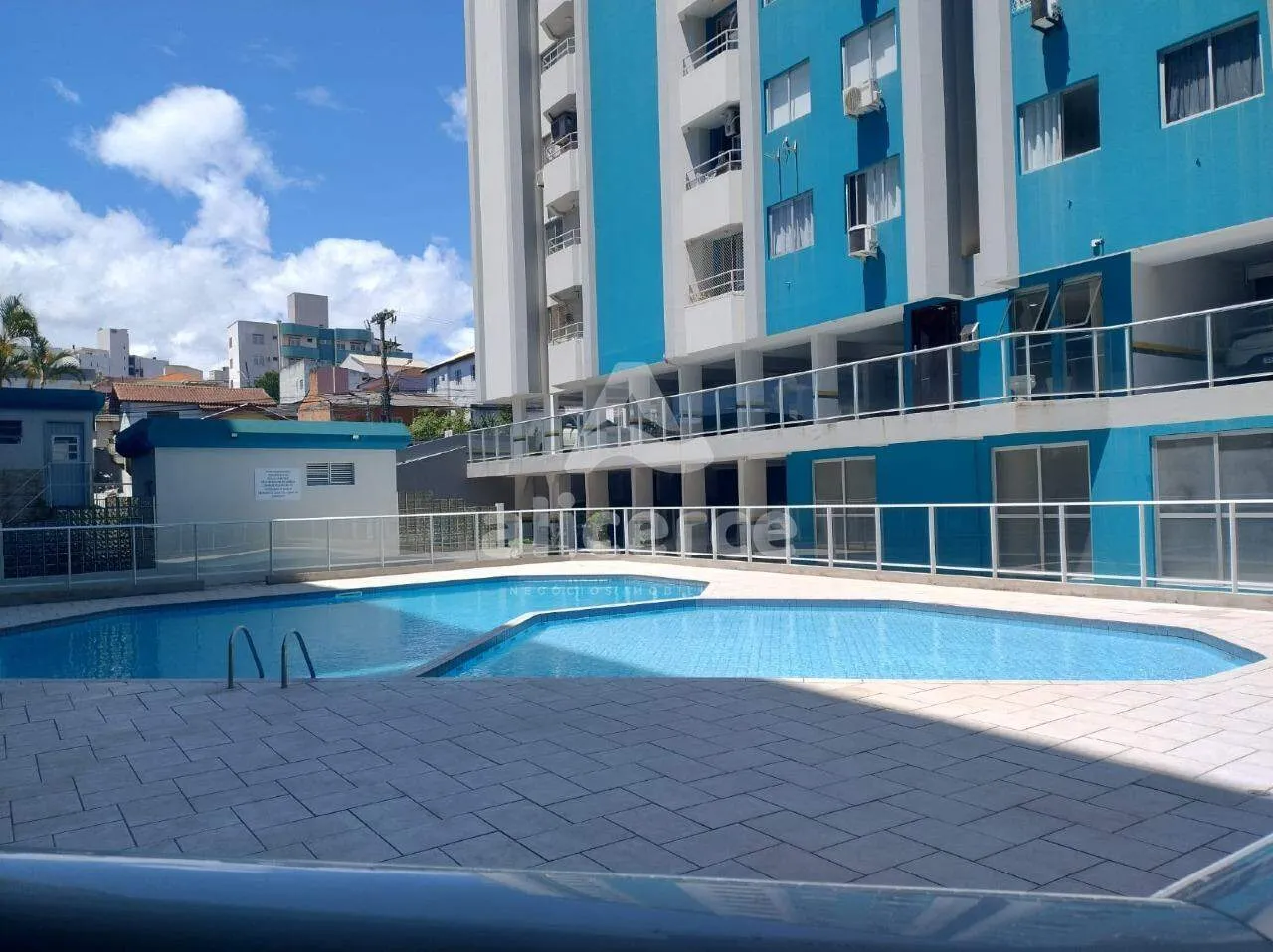 Imagem AP. 2 dormitórios, semi mobiliado, com sacada, elevador e piscina em Barreiros - São José - SC