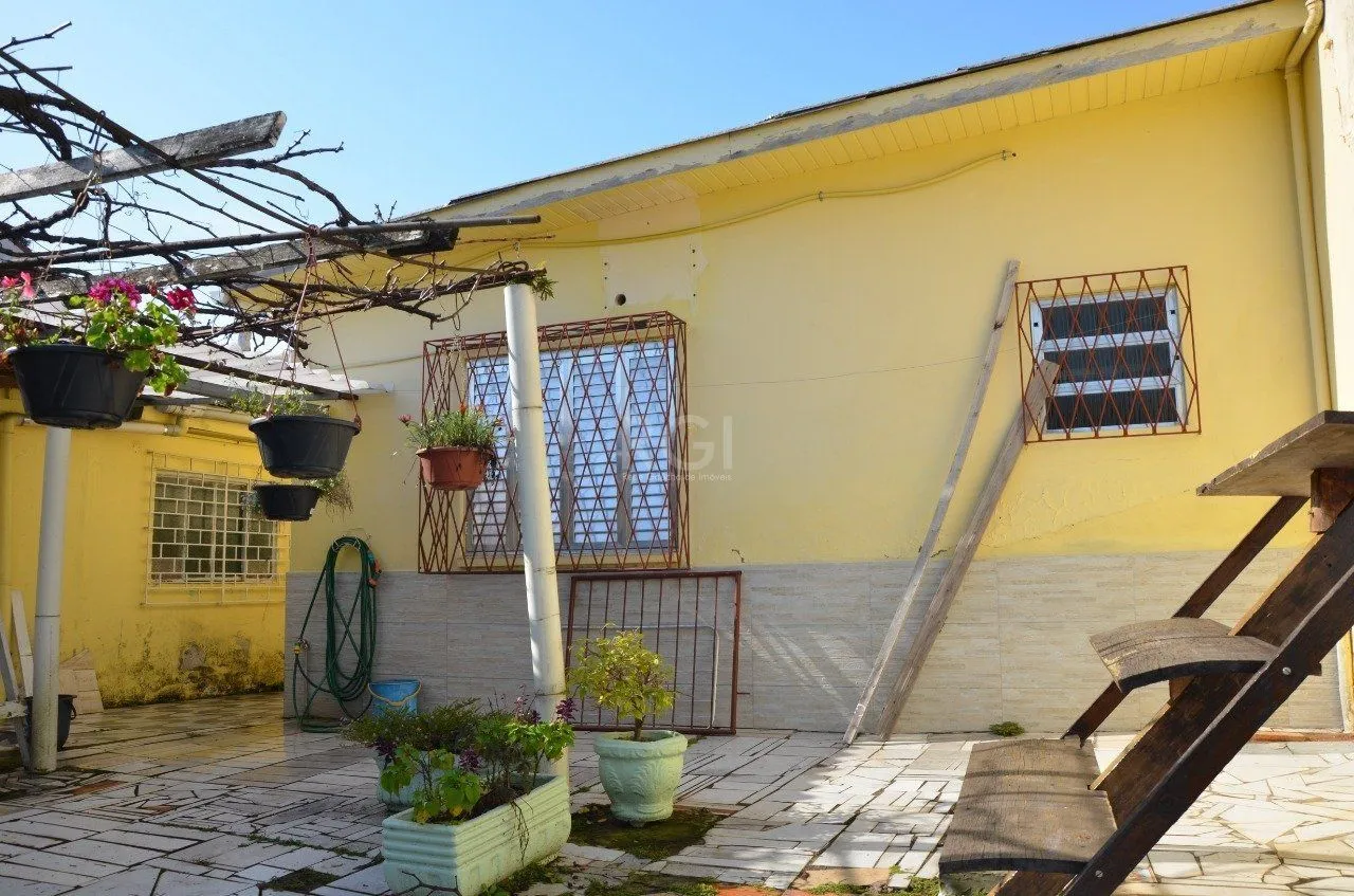 Imagem Casa Com 5 dormitórios no Bairro Partenon