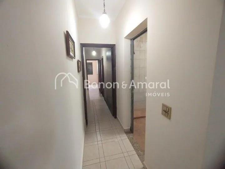 Imagem Casa à Venda com 4 Quartos no Taquaral