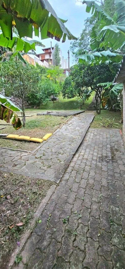 Imagem Casa para Venda - 350m², 5 dormitórios, sendo 1 suite, 6vagas - Cristal