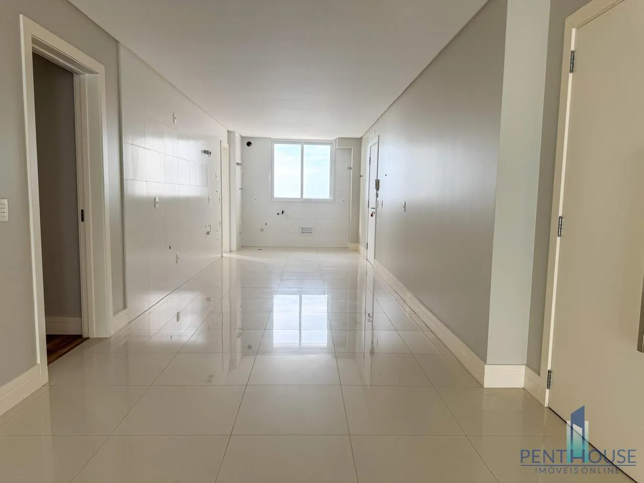 Imagem Apartamento Quadra Mar para Venda em Balneário Camboriú, CENTRO, 3 dormitórios, 3 suítes, 4 banheiros, 3 vagas