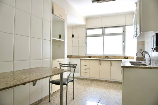 Imagem Apartamento à Venda em Lourdes | Em Frente à Praça da Assembleia |4 Quartos