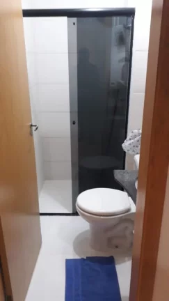 Imagem Apartamento com 2 quartos sendo 1 suíte, sala 2 ambientes com sacada, cozinha planejada, banheiro c...