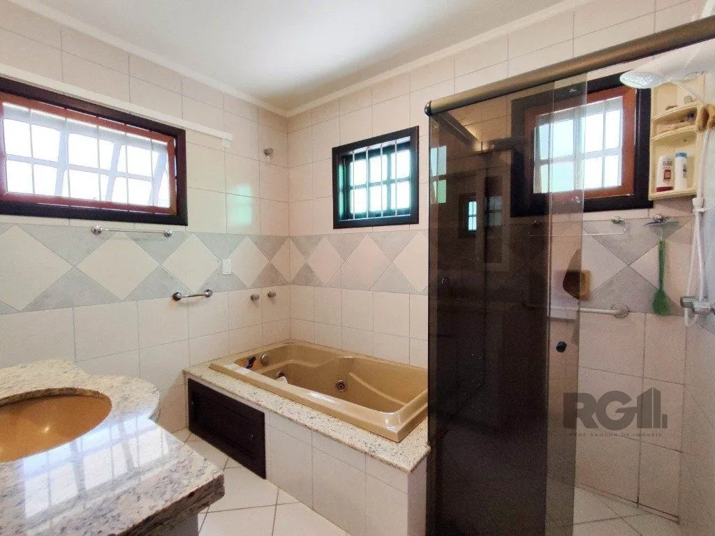 Imagem Excelente casa de 230m² com 4 dormitórios e 3 vagas.