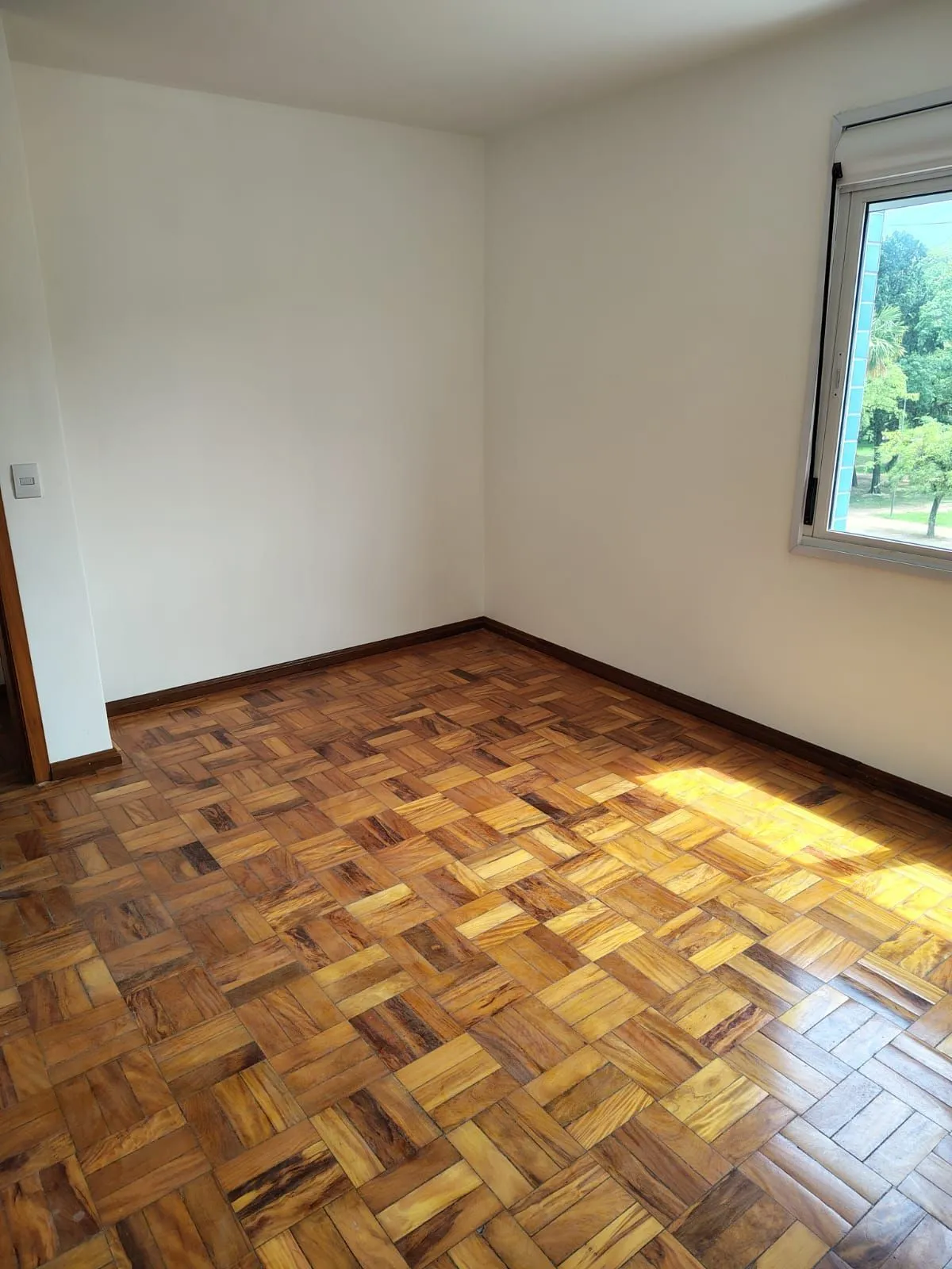 Imagem Lindo 2Dormitórios Dependência de Empregada Desocupado Sacada com Churrasqueira Privativa