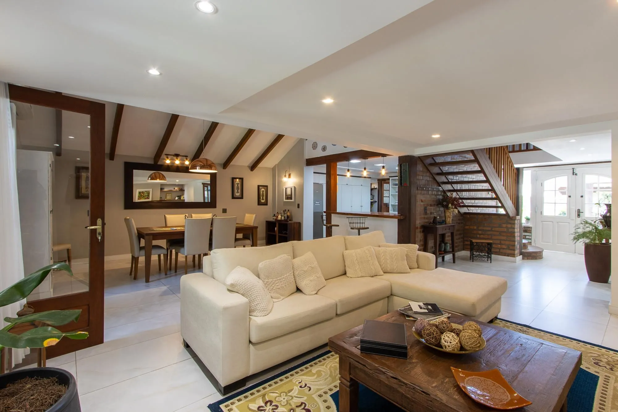 Imagem Casa 4 suites no Terra Ville, com home office, estar íntimo, 4 vagas e piscina.