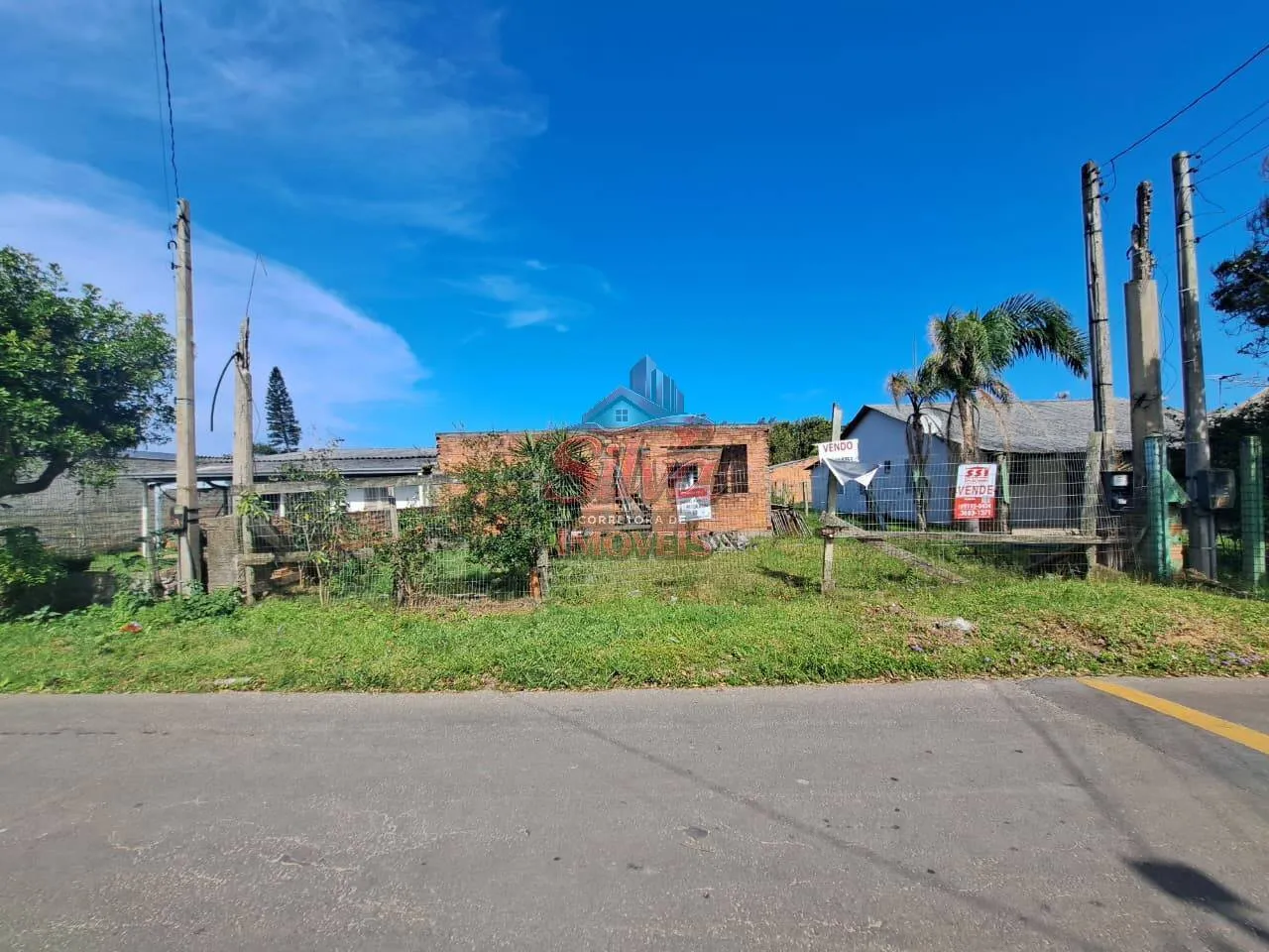 Imagem Terreno 300m² cercado com construção em Mariluz B
