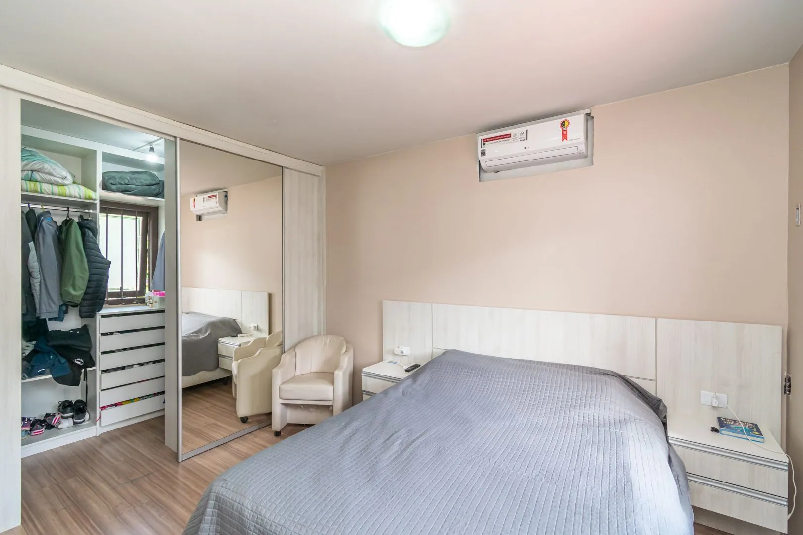 Imagem Casa 03 dormit (suíte e closet) e 4 vagas, na Vila Ipiranga, em Porto Alegre, RS