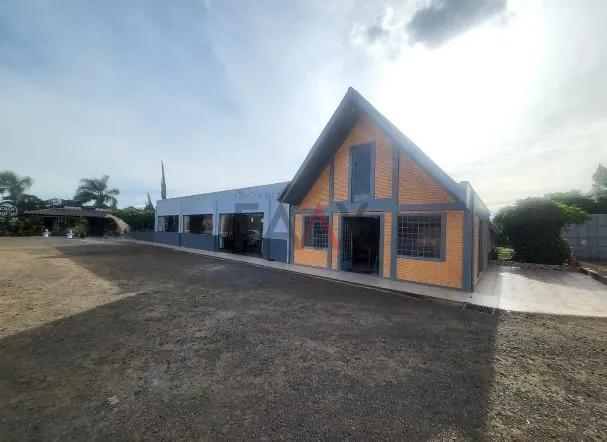 Imagem Imóvel Comercial a venda, atualmente com restaurante em funcionamento.