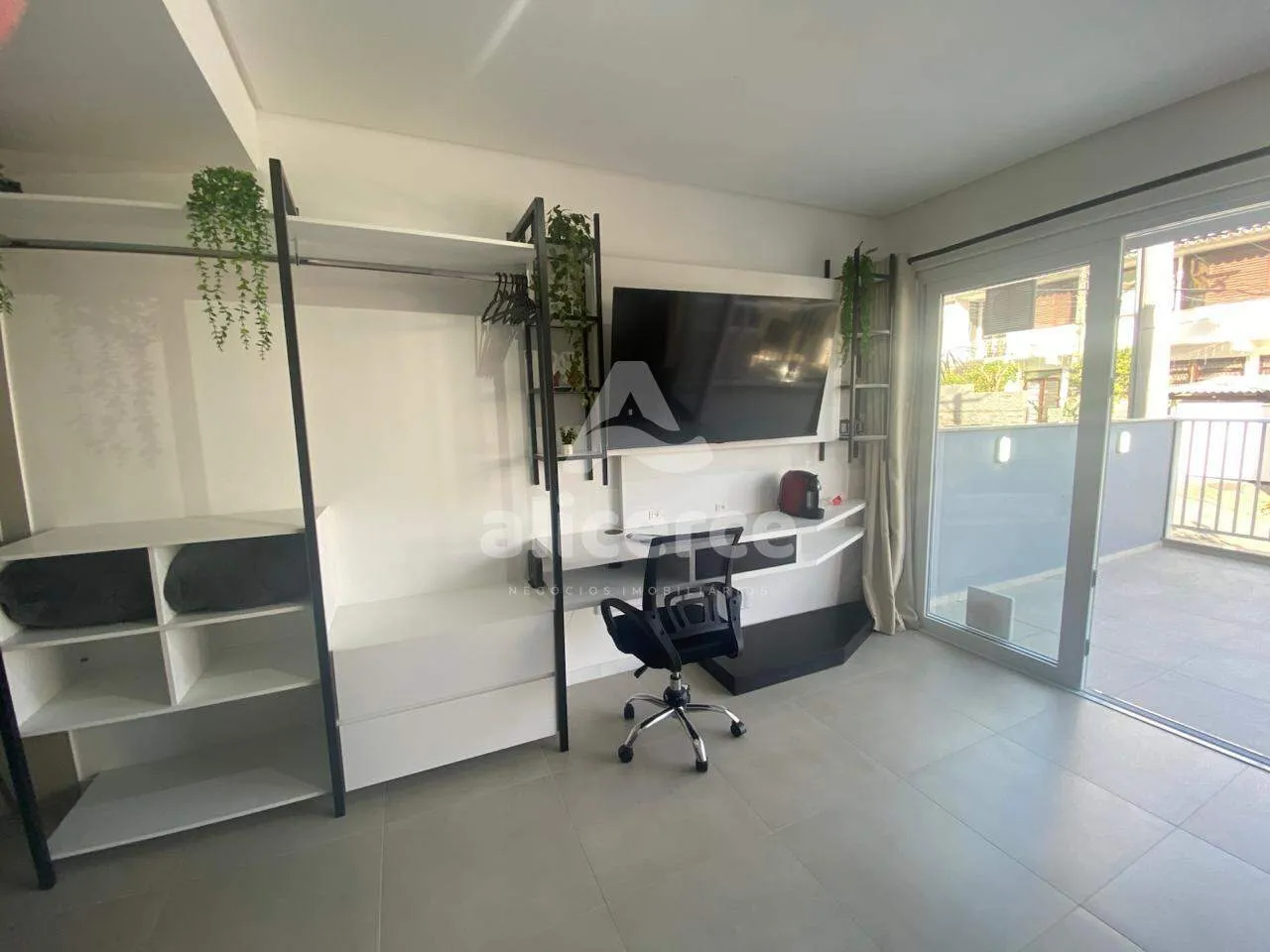 Imagem Studio Garden Novo Mobiliado com Terraço Privativo e Vaga de Garagem no Centro de Florianópolis