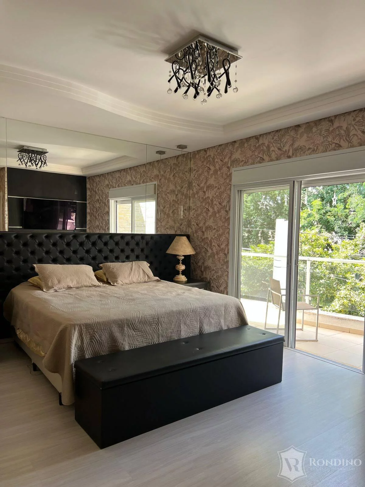 Imagem Casa com 4 suítes, brinquedoteca e área gourmet com piscina aquecida