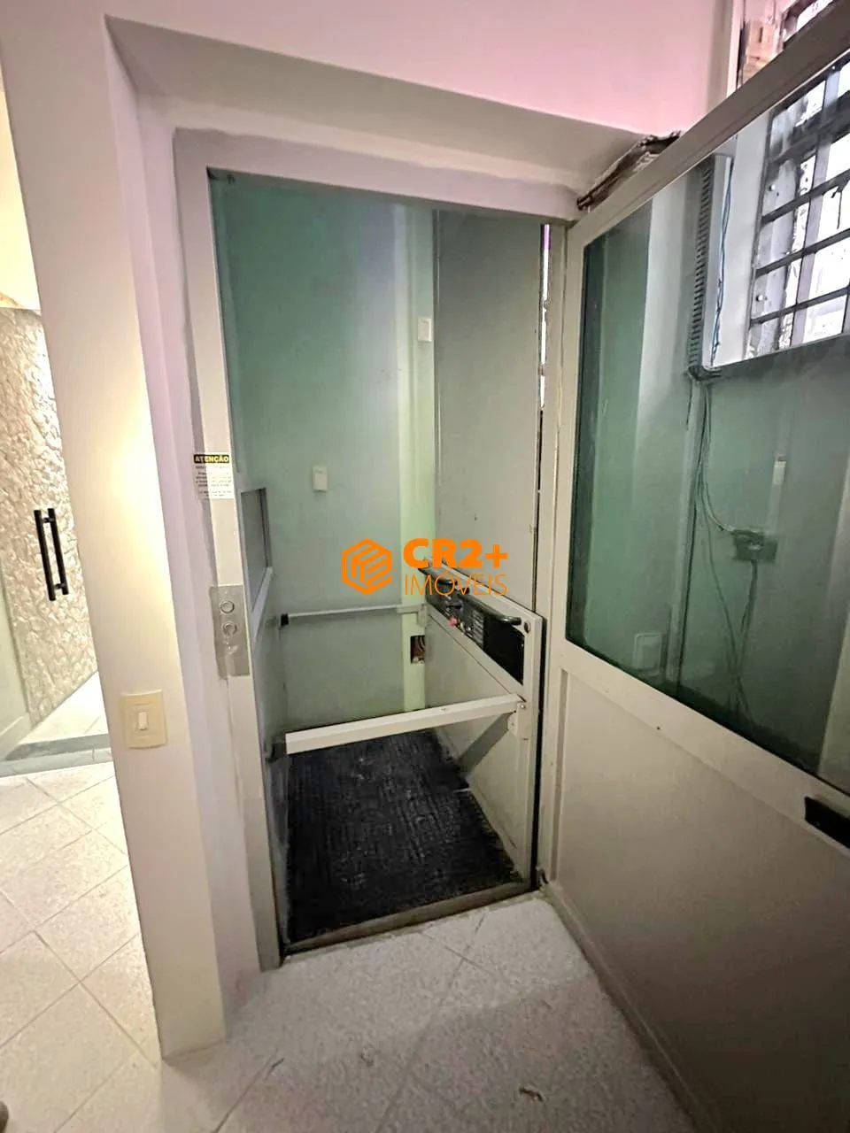 Imagem Vendo ou loco Prédio comércial 560 m² - Av. Agamenom Magualhães
