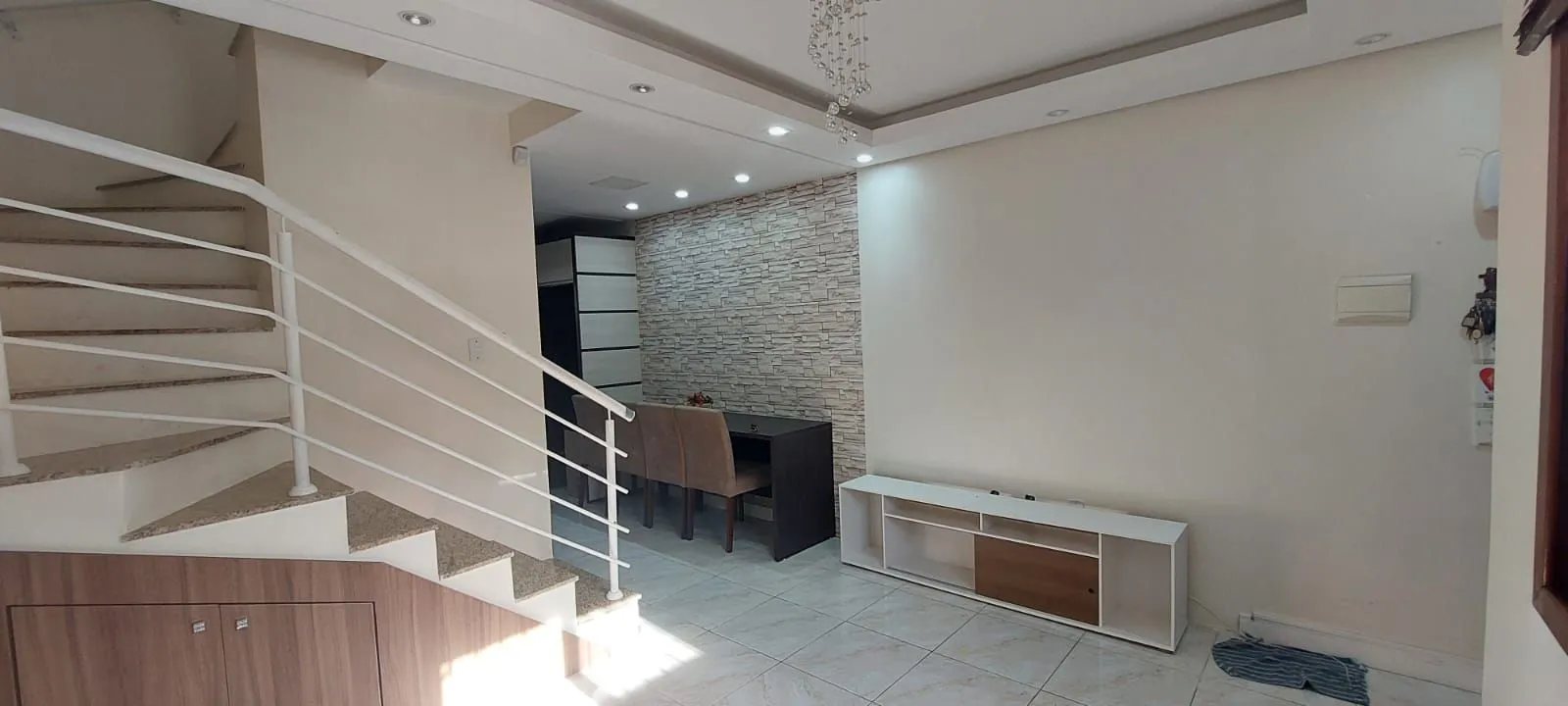 Imagem Boletto Imóveis vende casa em Canoas , 2 dormitórios, 1 banheiro, 1 lavabo, garagem para 2 carros, com móveis fixos em MDF, em fino acabamento.