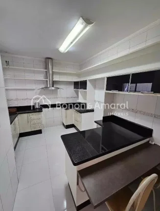 Imagem A casa conta com 3 dormitórios, sendo 1 suíte espaçosa, além de banheiro social e lavabo. As sal...