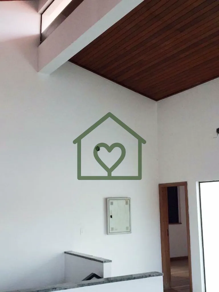 Imagem Casa triplex, residencial e comercial, com 4 dormitórios (todos suíte), 06 salas e 3 vagas de gara...