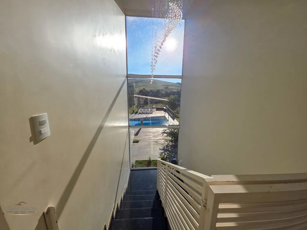 Imagem Casa com piscina a venda em condomínio fechado em Poços de Caldas
