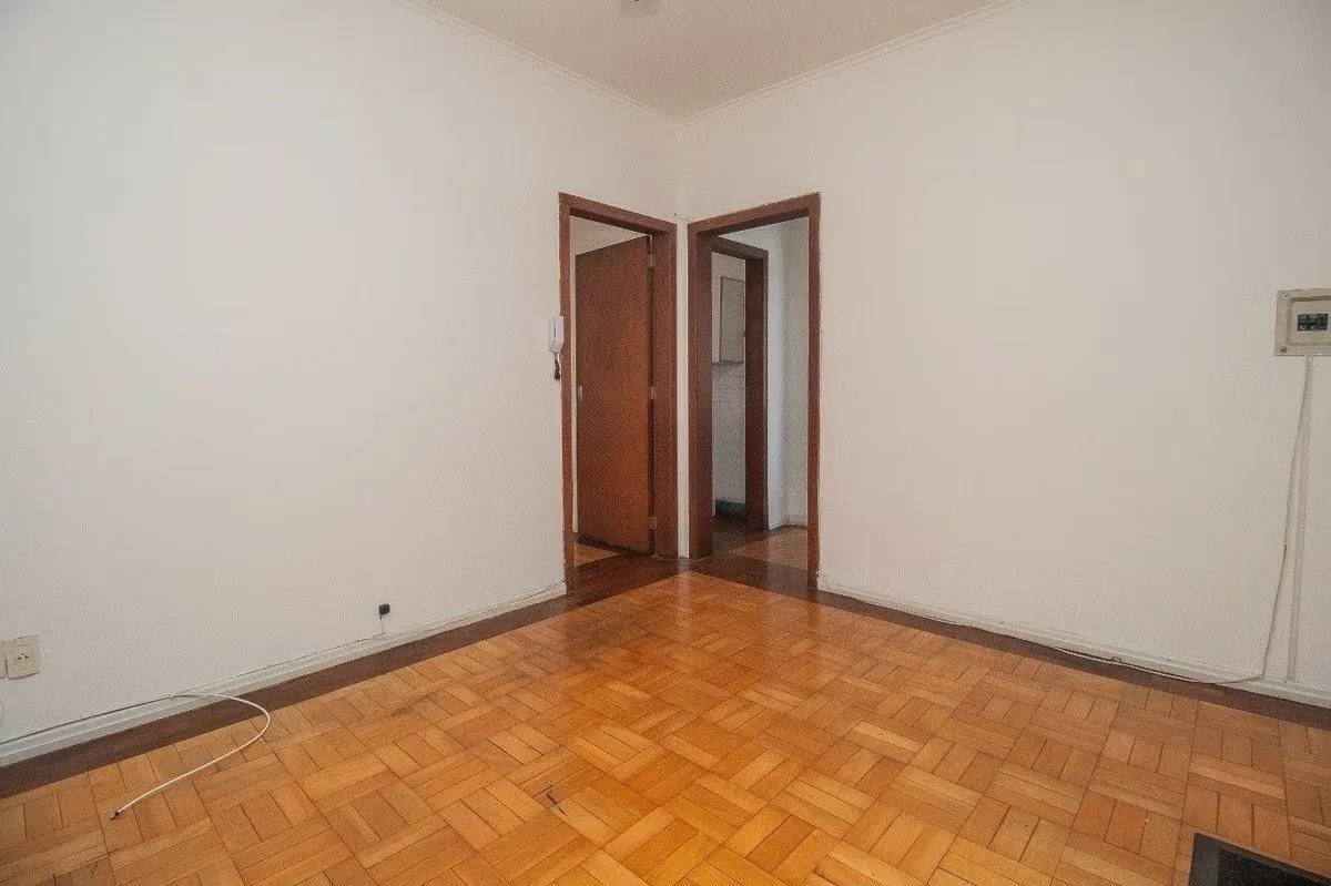 Imagem Apartamento de 1 quarto à venda no Edifício Britânia na Avenida Independência em Porto Alegre - 45,24 m² Privativos e Portaria 24h