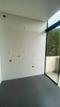 Imagem Imperdível casa à venda em Garopaba-SC, no Areias de Palhocinha: 2 quartos, 2 suítes, 1 sala, 3 banheiros, 1 vaga de garagem, 100m².