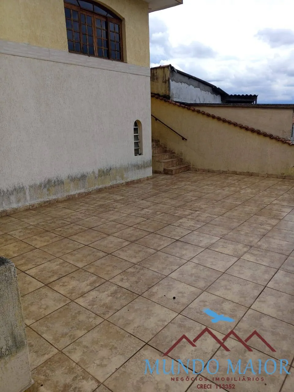 Imagem Casa assobradada com piscina e salao comercaial /Aceita permuta - 290m2!!!
