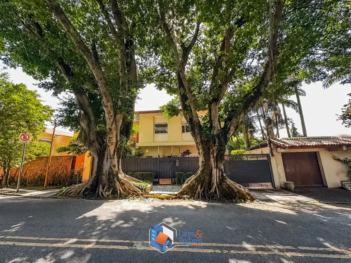 Imagem Casa para venda em Pacaembu com 5 quartos, sendo 1 suíte, 318m²