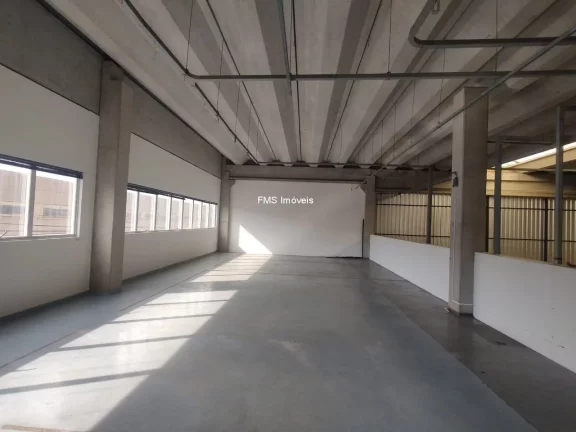 Imagem Galpão Industrial para Locação em Diadema-SP, Bairro Piraporinha, 2 Banheiros, 8 Vagas, 1.025m² de Área