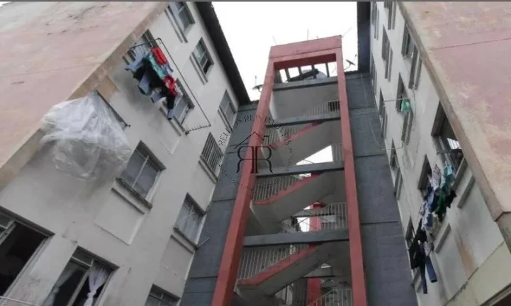 Localizado em São Paulo, este apartamento oferece uma excelente oportunidade para quem busca confor...