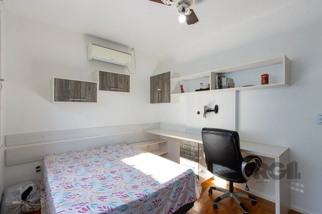 Imagem Casa térrea, com 3 dormitórios, 1 suíte, no bairro Ipanema.