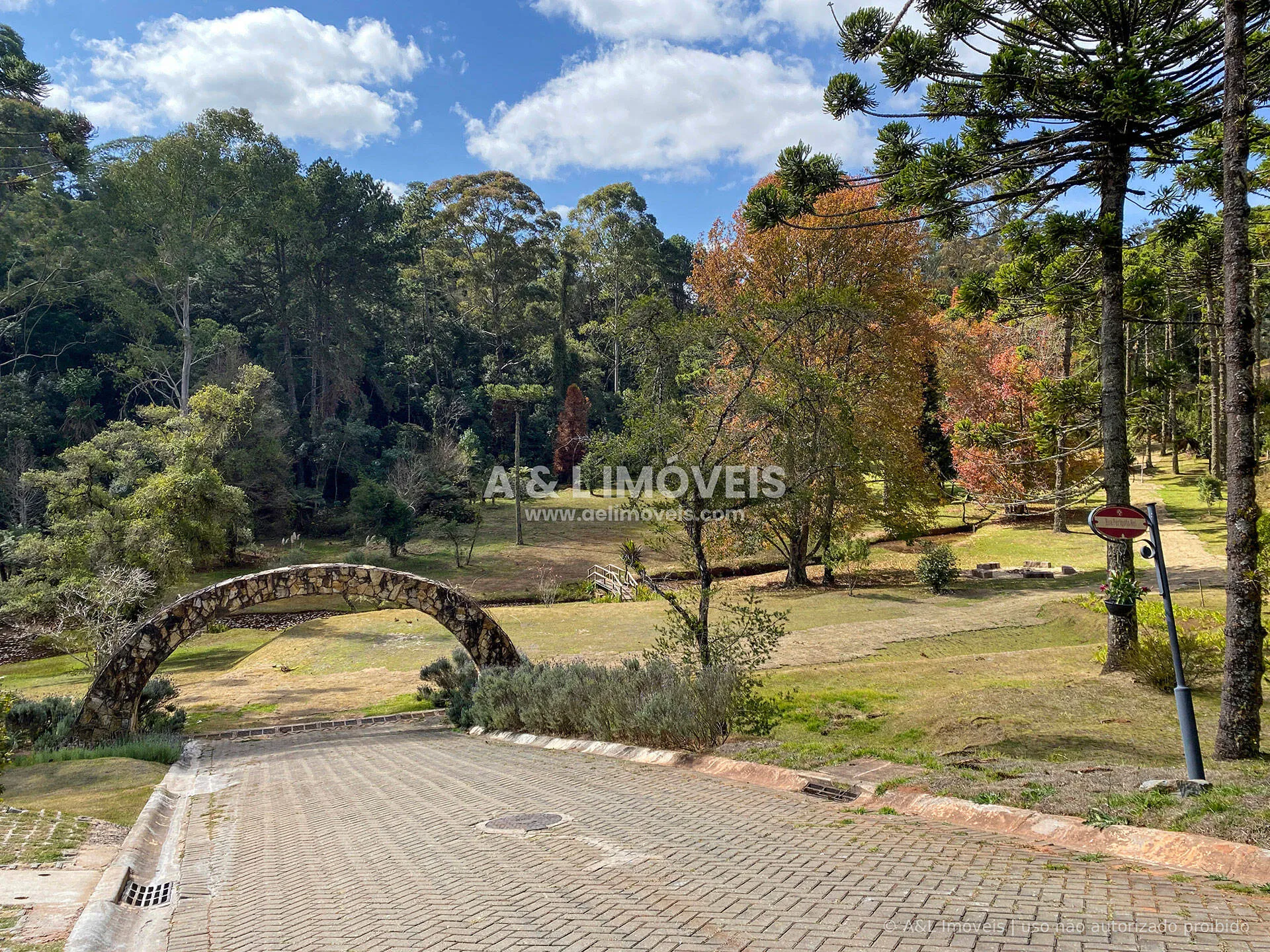 Imagem Lote em Campos do Jordão | 1.111,52 m² | Vista para o Vale
