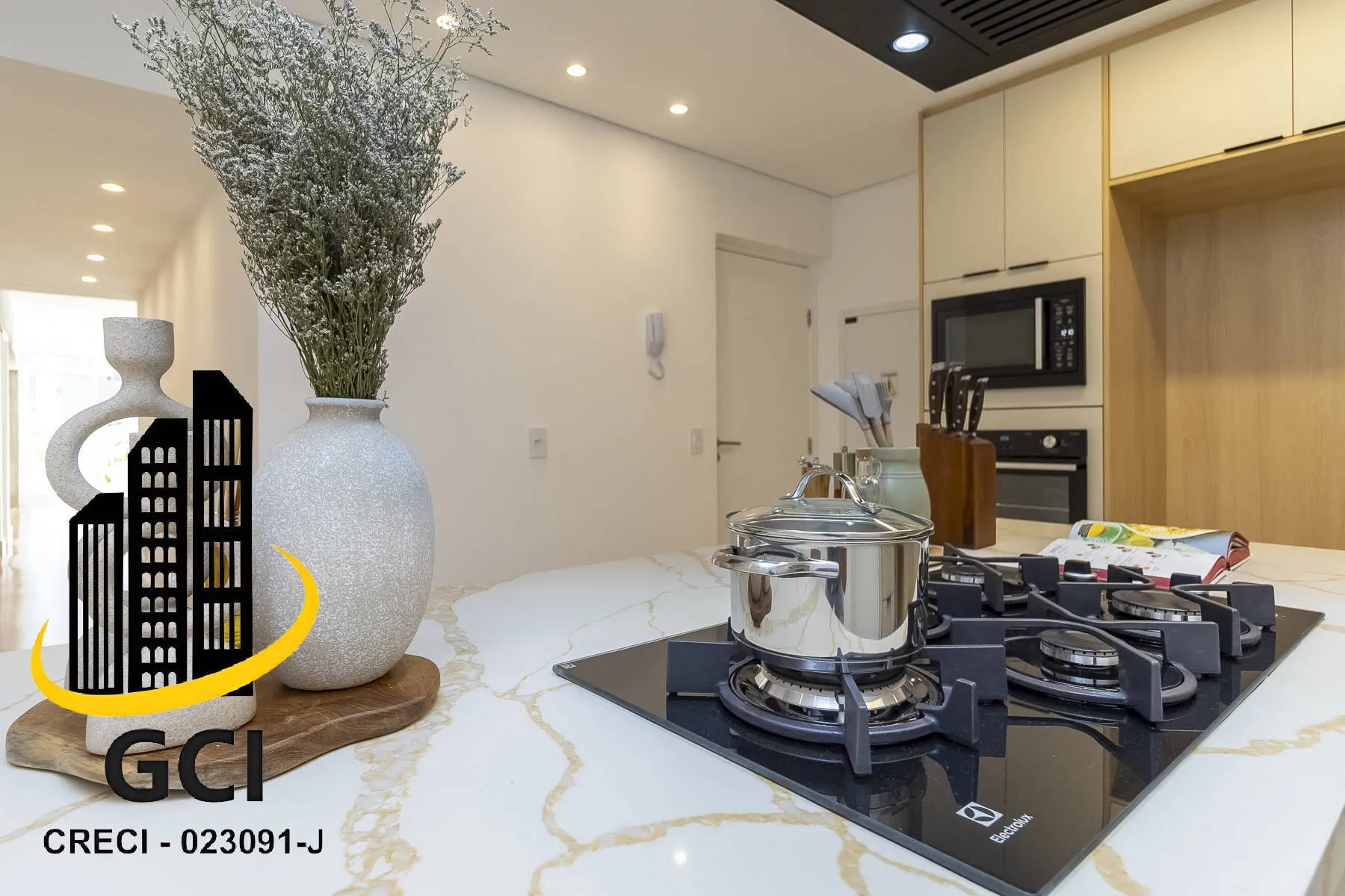 Imagem Jd America - 142m2 reformado com 2 suítes e 2 vagas!