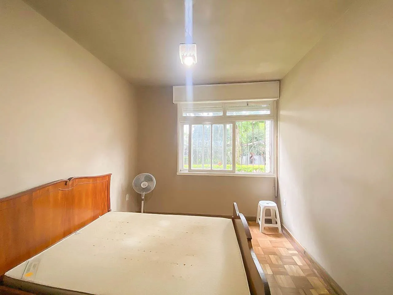 Imagem Apartamento 2 Dormitórios com Vaga Coberta no Menino Deus - Av. Ganzo, de Frente
