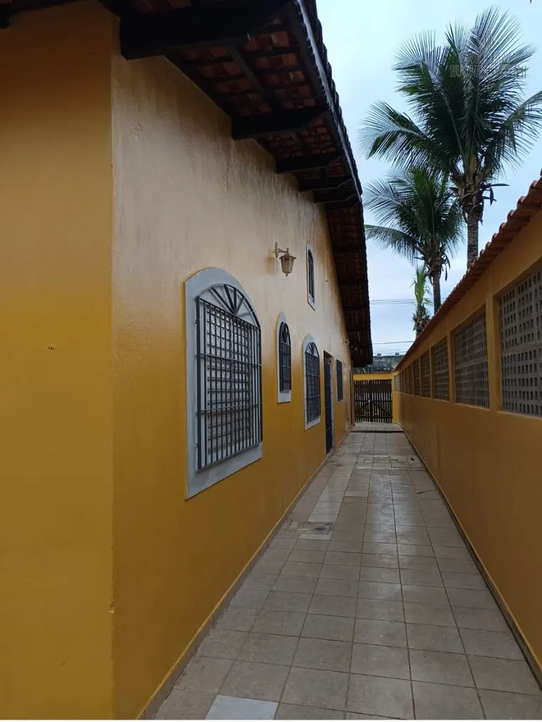 Imagem Casa térrea 2 dormitórios sendo 1 suíte em Mongaguá
