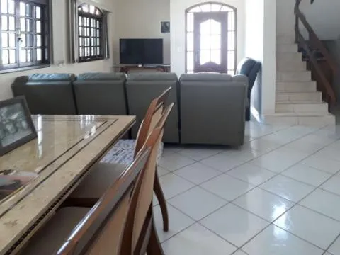 Imagem VENDA DE CASA ASSOBRADADA BAIRRO DO COPACO com A/T 1050 m² distribuídos em 3 suítes, sala, cozinha, banheiro, lavabo, churrasqueira, piscina e 1 vaga