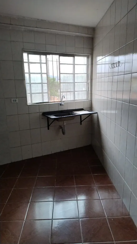 Imagem Casa para locação em Santo André-SP: 1 quarto, 1 banheiro, 40m² no Jardim Guarará. Agende sua visita!