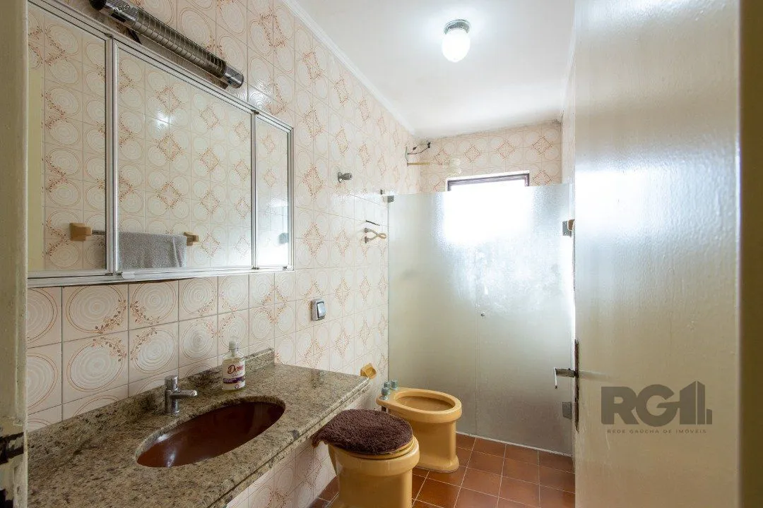 Imagem Sobrado para Venda - 170m², 3 dormitórios, sendo 1 suites, 2 vagas - Serraria
