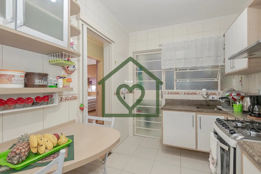 Imagem Descubra a oportunidade perfeita para investir no seu novo lar em Porto Alegre! Este aconchegante ap...